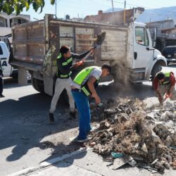 Va con todo Javier Díaz en limpieza de callejones de la Guerrero1