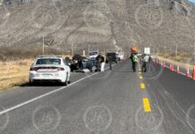 Dos muertos y una mujer lesionada en choque frontal en la carretera a Monclova