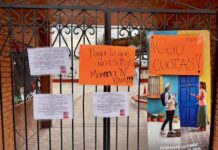 Padres bloquean primaria Colosio en Ramos Arizpe por presuntas irregularidades en manejo de 80 mil pesos