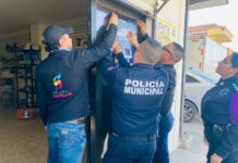 Prevén disminuyan delitos en comercios de Saltillo con calcas de advertencia