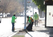 Realiza Saltillo limpieza profunda en paso peatonal entre la colonia El Cerrito
