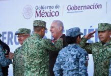 Román Alberto Cepeda preside el Izamiento de Bandera por el inicio del Mes del Ejército y Fuerza Aérea Mexicanos