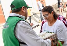 Acerca PRI Saltillo huevo a bajo costo a la colonia La Gloria