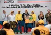 Entrega Javier Díaz equipo a brigadistas de incendios forestales