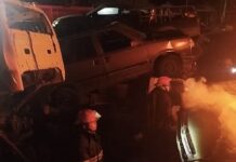 Arrasa incendio lote con 30 autos en Tlaquepaque