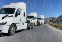 Continúan afectaciones viales por bloqueo de retorno en la Monterrey–Saltillo