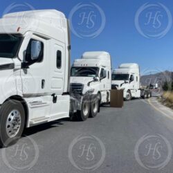 Continúan afectaciones viales por bloqueo de retorno en la Monterrey–Saltillo