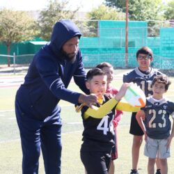 Convive Terrance Williams de Dinos de Saltillo con niñez y juventud3