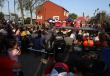 Disfrutan familias saltillenses del festival cultural norteño