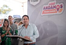 Entrega Javier Díaz parabús en beneficio del Conalep Saltillo I