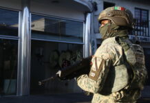 Flores y militares: el funeral de ‘El Mencho’