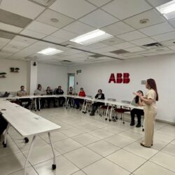 Llevan jornada de prevención de violencia en pareja a trabajadores de ABB en Ramos Arizpe