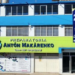 Mata alumno a dos maestras de _2814674