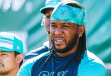 Neftalí feliz, Eric Pardinho y Alex Mejía reportan al campo de entrenamiento de Saraperos