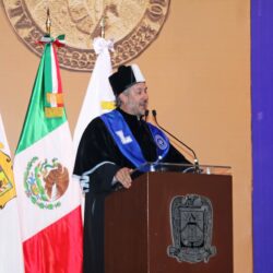 Otorga UAdeC el grado de2