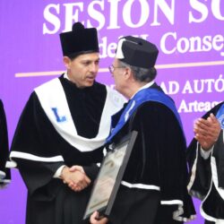 Otorga UAdeC el grado de5