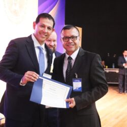 Reconoce UAdeC a sus universitarios