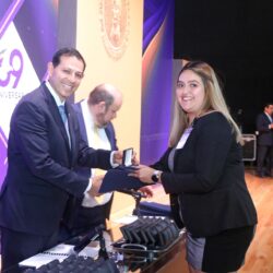 Reconoce UAdeC a sus universitarios1