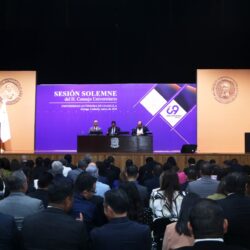 Reconoce UAdeC a sus universitarios2