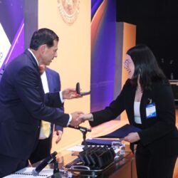 Reconoce UAdeC a sus universitarios4