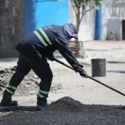Refuerza Municipio rehabilitación de pavimento en colonia Eulalio Gutiérrez
