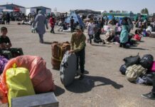 Alerta de lluvia tóxica tras los bombardeos a depósitos de petróleo en Irán