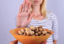 Estudio revela microbios que reducen la reacción alérgica al cacahuate