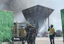 Incendio en recicladora moviliza a bomberos en los límites de Saltillo y Arteaga