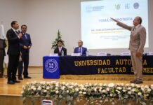 Rector de la UA de C toma protesta a nuevos directores de Medicina y Economía en la Unidad Laguna
