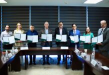 Román Cepeda González firma convenio con la UA de C