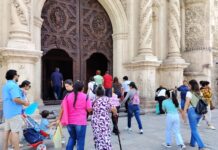 Acuden fieles de Saltillo y turistas a visitar los Siete Templos