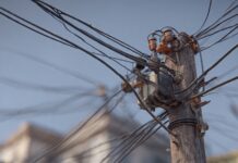 Elevadas sanciones por conexiones clandestinas a red de CFE