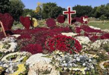 Hacen ‘turismo’ en tumba de ‘El Mencho’