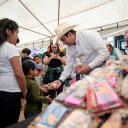 Llevan Javier y Luly Alimentos de Corazón al área rural de Saltillo4