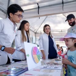 Miles de familias salen a las calles a celebrar a la niñez, la seguridad y la salud1