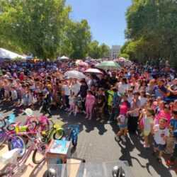 Miles de familias salen a las calles a celebrar a la niñez, la seguridad y la salud9