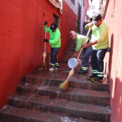 Rehabilita Javier Díaz pavimento en Avenida Universidad3