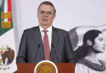 Admite Ebrard que su hijo vivió en Embajada de Reino Unido