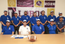 Presenta la Dirección de Fútbol Americano de la UA de C al staff de coaches de Lobos Liga Mayor