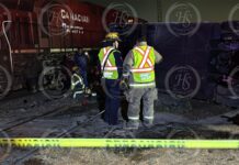 Se atraviesa transporte de personal al paso del tren en Saltillo; hay un muerto y 15 lesionados