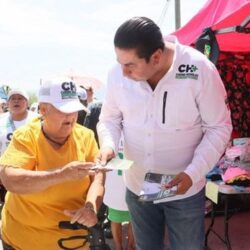 Chema Morales cierra la semana con gran convivencia en el mercado de la colonia Mirador