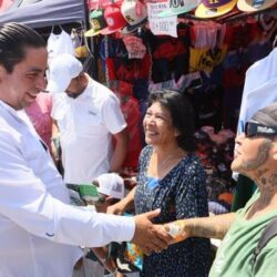 Chema Morales cierra la semana con gran convivencia en el mercado de la colonia Mirador5