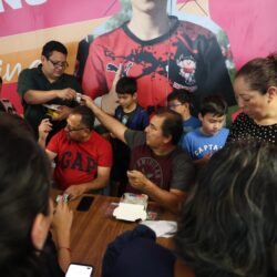 Completa tu álbum en los intercambios de estampitas de fútbol internacional