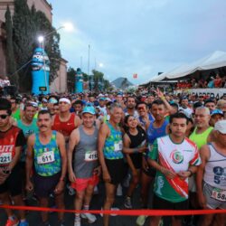 Con seguridad, miles de familias salen a las calles de Saltillo a apoyar a corredores de la 21K8