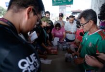 Conviven familias y aficionados en intercambio de estampitas durante la Ruta Recreativa