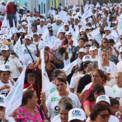 Entre porras y respaldo total, Chema Morales enciende Paredón en su cierre rural17
