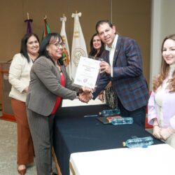 Entrega UAdeC el “Distintito Alianza Violeta” a escuelas, facultades e institutos10