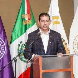 Entrega UAdeC el “Distintito Alianza Violeta” a escuelas, facultades e institutos11