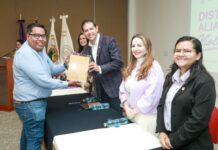 Entrega UAdeC el “Distintito Alianza Violeta” a escuelas, facultades e institutos