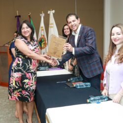 Entrega UAdeC el “Distintito Alianza Violeta” a escuelas, facultades e institutos6